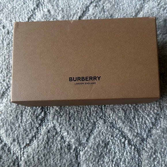 Brand New BURBERRY BE 4197 30018G - Black Plastic Square Sunglasses .